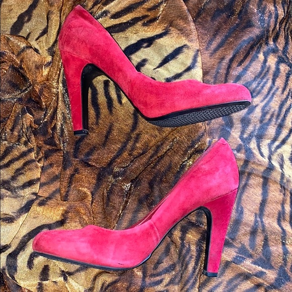 Red Suede Jessica Simpson Pumps - Picture 2 of 4